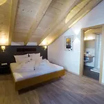 Collina Garni Szálloda