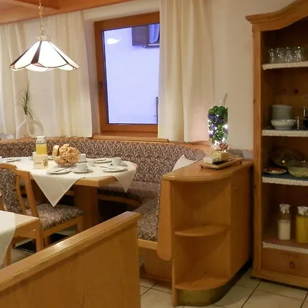 Collina Garni Hotel 3*