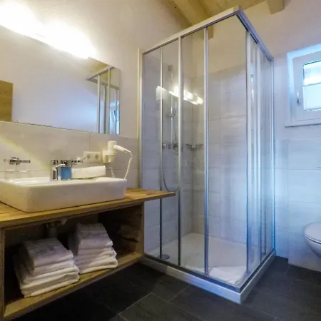 Collina Garni Hotel