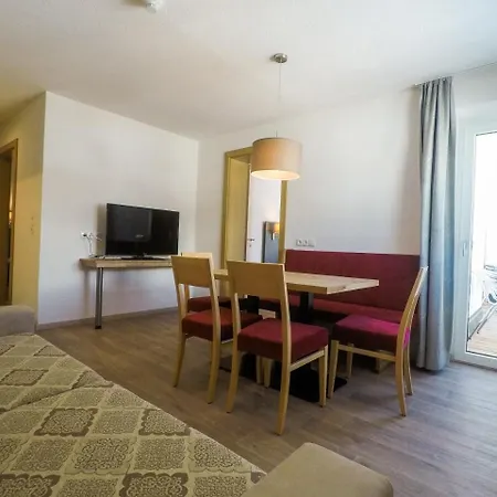 Hotel Collina Garni 3*