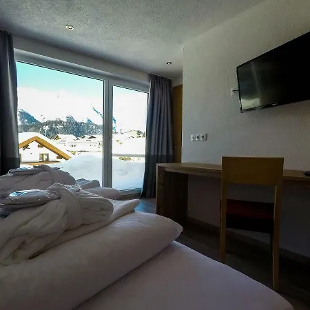 Collina Garni 3*