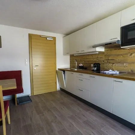 Collina Garni Hotel 3*