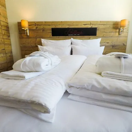 Collina Garni Hotel