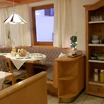 Collina Garni Hotell 3*