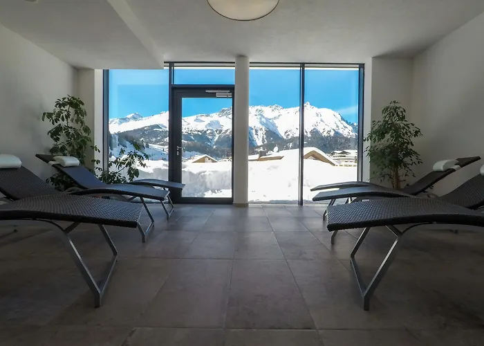 Collina Garni Szálloda