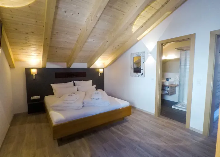 Collina Garni Szálloda