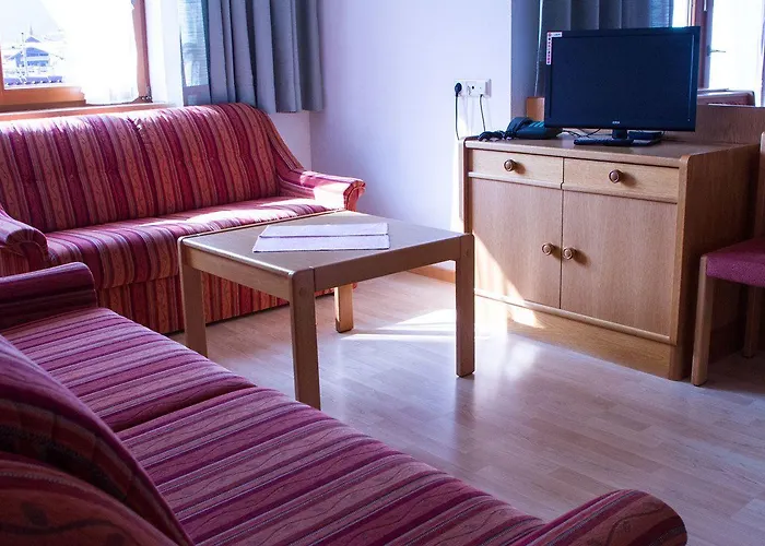 Collina Garni Szálloda