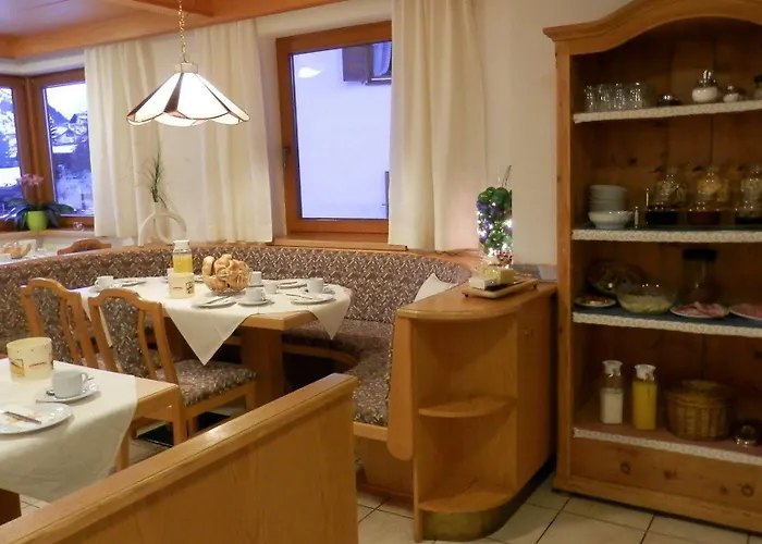 Collina Garni Szálloda 3*