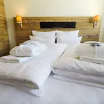Collina Garni Hotel