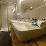 Collina Garni Hotel 3*