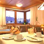 Collina Garni 3* 나우더스